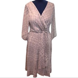 TOMMY HILFIGER gray & white patterned sheer dress. Light and flowy. Soft, sz 16.